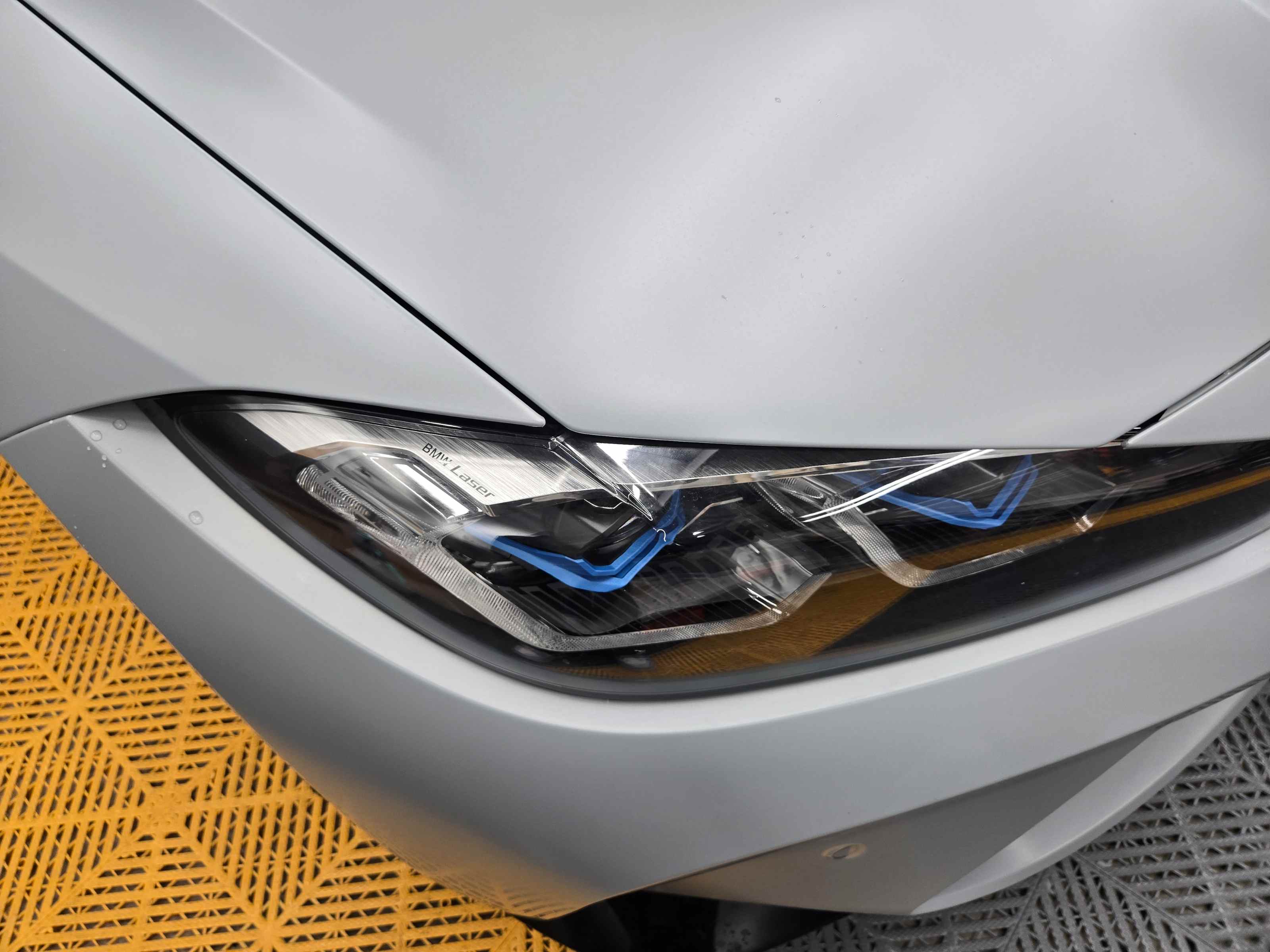 BMW G82 M4 フロントフェンダー前面・ボンネット PPFエッジ処理 完成